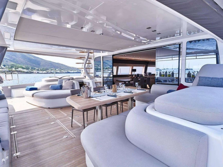 Bareboat Rental Luxury Yacht Lagoon with a boat licence