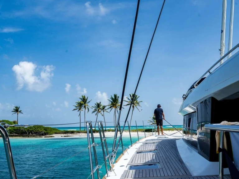 Catamaran rental in Corsica - Fountaine Pajot LOOMA
