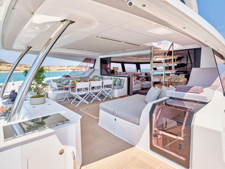 Yacht charter Néa Péramos cheap PIXIE
