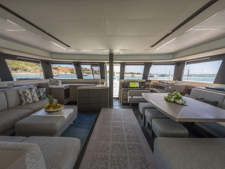 Fountaine Pajot LISA OF THE SEAS in Naples on SamBoat