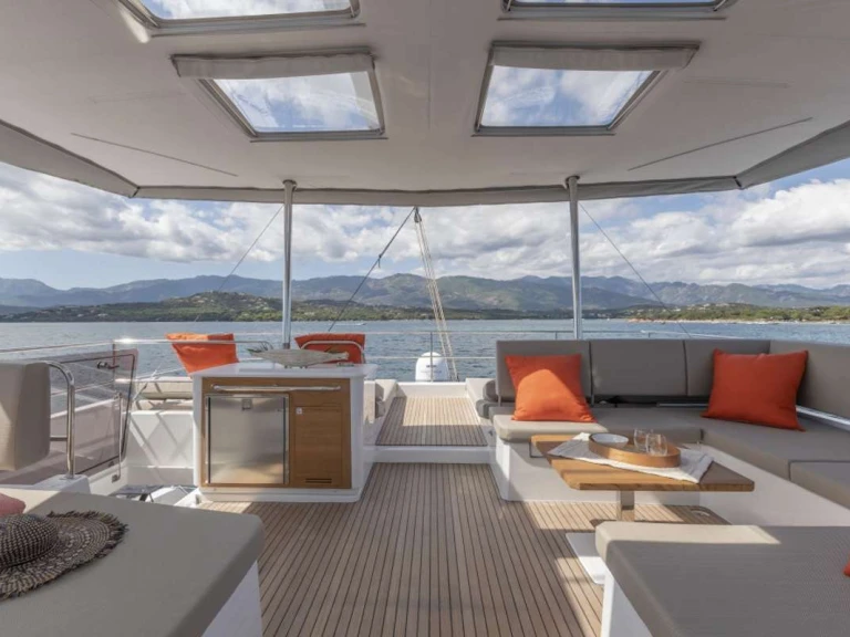 Bareboat Rental Luxury Yacht Fountaine Pajot with a boat licence