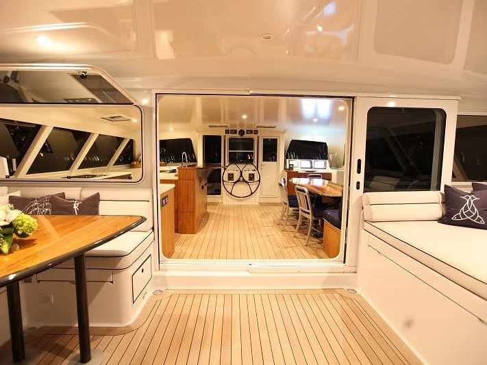 Yacht charter French Polynesia cheap SLIM