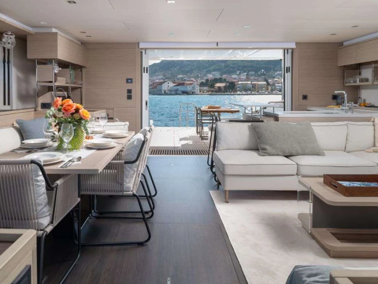 Bareboat Rental Luxury Yacht Lagoon with a boat licence