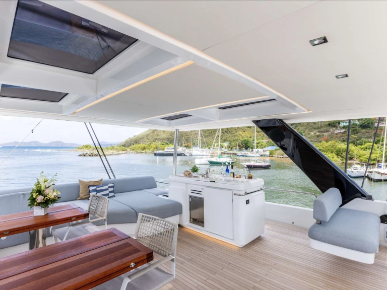 Bareboat Rental Luxury Yacht Lagoon with a boat licence
