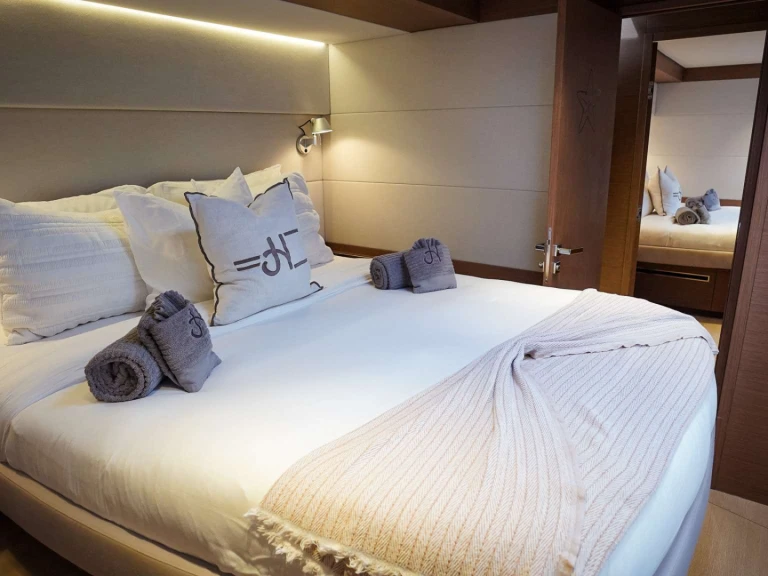 Yacht charter Benner cheap JUSTIFIED HORIZONS