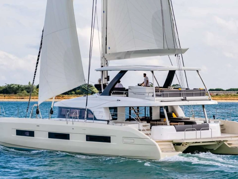 Luxury Yacht rental in British Virgin Islands (BVI) - Lagoon REVERIE