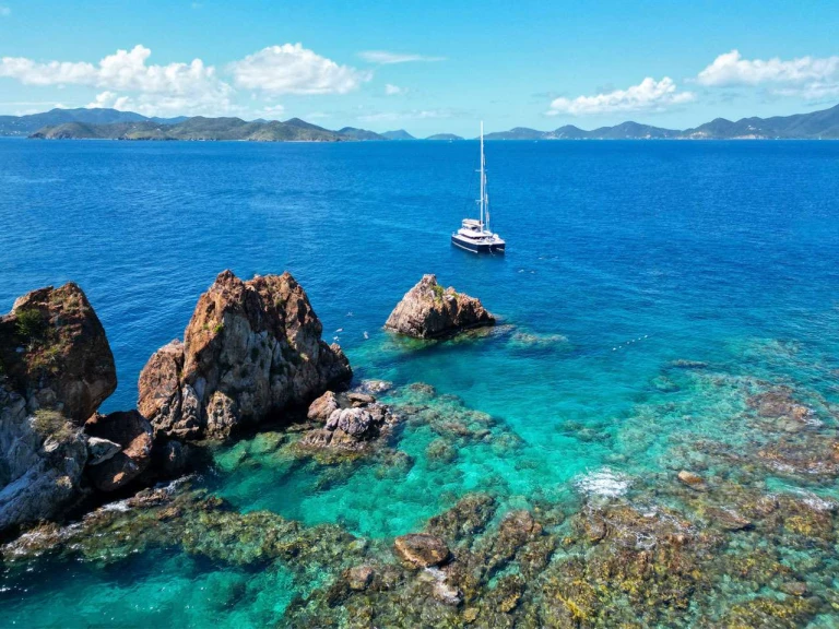 Luxury Yacht rental with or without captain Lagoon Newport