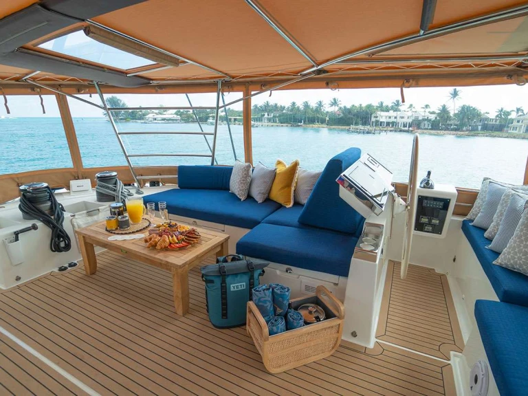 Bareboat Rental Luxury Yacht Lagoon with a boat licence