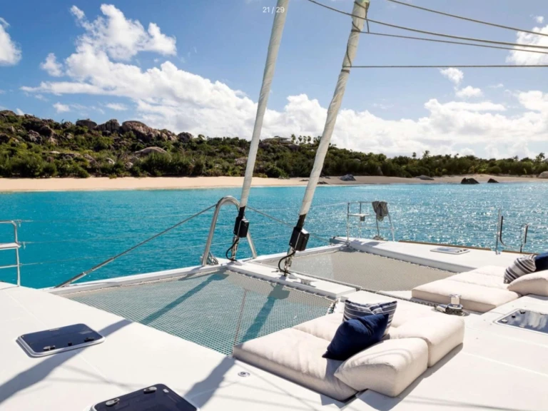Bareboat Rental Luxury Yacht Lagoon with a boat licence