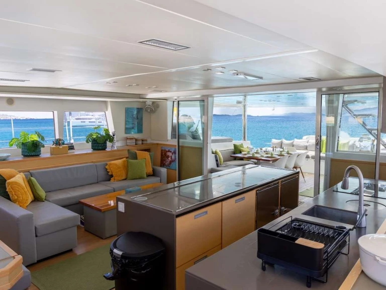 Bareboat Rental Luxury Yacht Lagoon with a boat licence