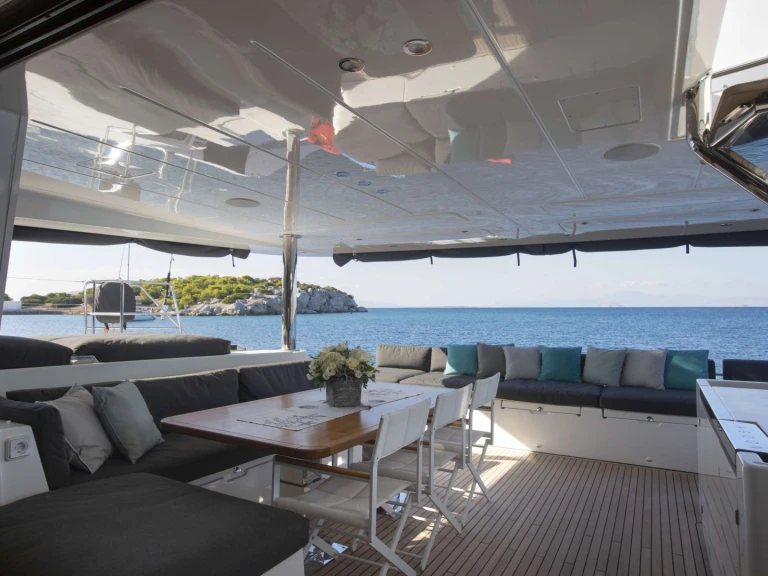 Bareboat Rental Luxury Yacht Lagoon with a boat licence