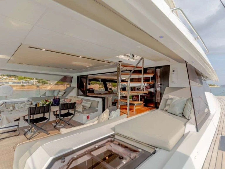 Luxury Yacht for rent Alimos at the best price