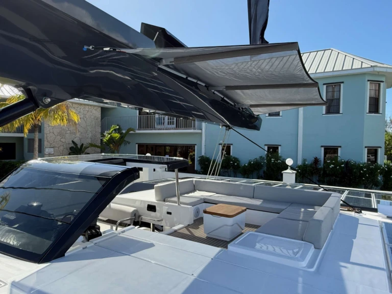 Boat rental Xquisite Yachts Flying Whale in Bahamas on Samboat