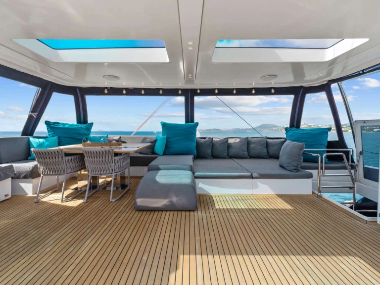 Bareboat Rental Luxury Yacht Sunreef with a boat licence