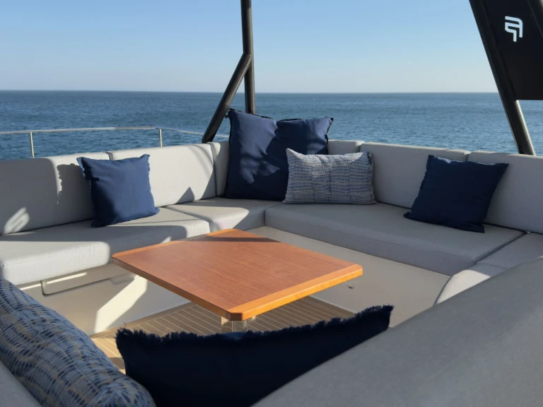 Yacht charter Nassau cheap CATALYST