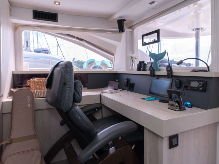 Bareboat Rental Luxury Yacht Leopard with a boat licence