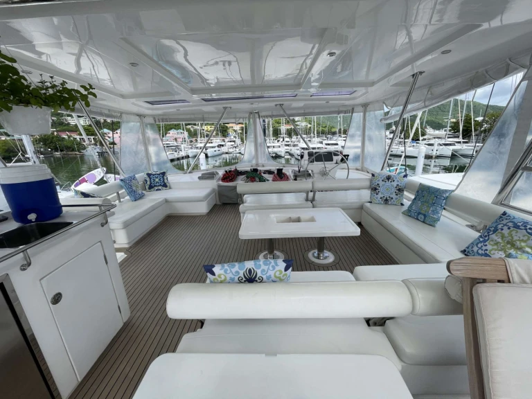 Bareboat Rental Luxury Yacht Leopard with a boat licence