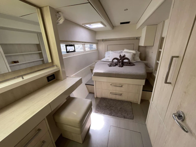 Luxury Yacht for rent Road Town at the best price