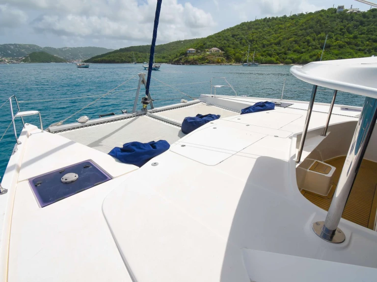 Bareboat Rental Luxury Yacht Leopard with a boat licence