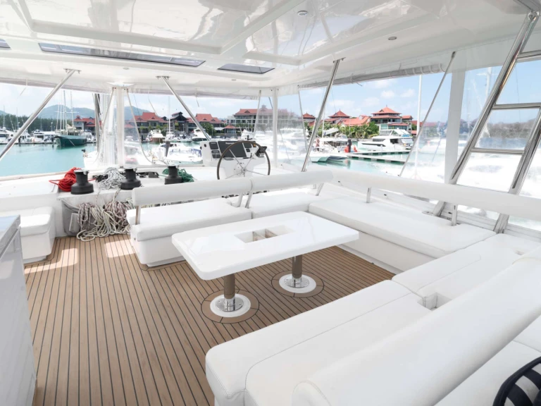 Bareboat Rental Luxury Yacht Robertson and Caine with a boat licence