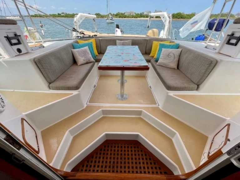 Yacht charter Newport cheap QUEST