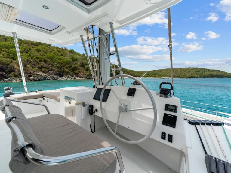 Luxury Yacht for rent Red Hook at the best price