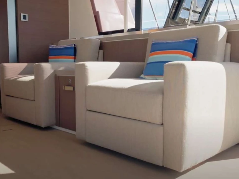 Bareboat Rental Luxury Yacht Bali with a boat licence