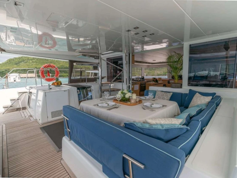 Luxury Yacht rental in Naples - Lagoon EVER III