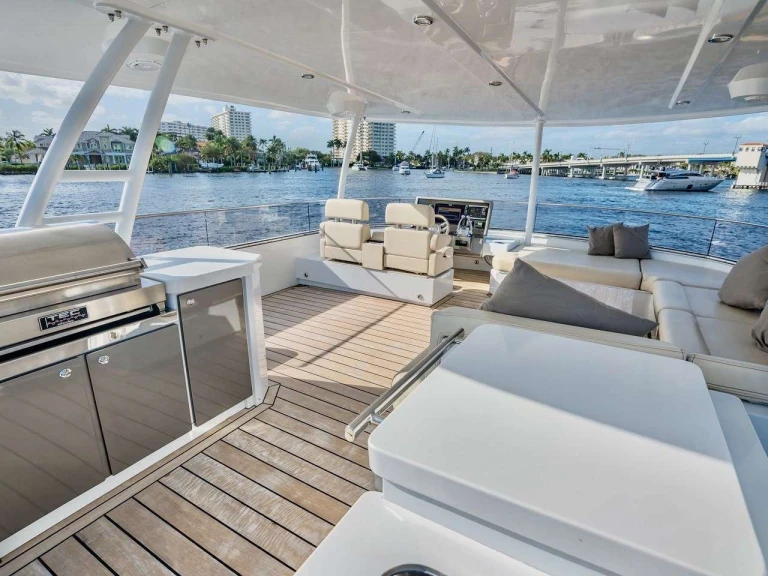 Boat rental Nishii Shipyards Cata in Nassau on Samboat