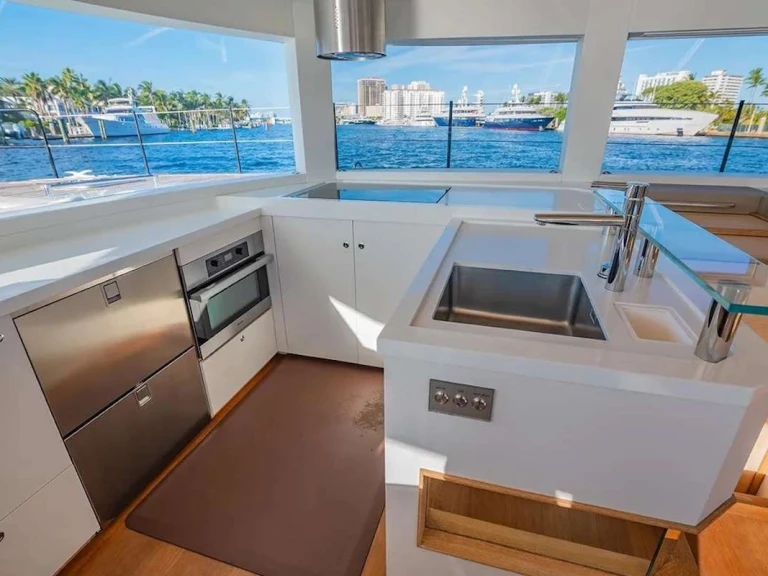 Luxury Yacht rental with or without captain Nishii Shipyards Nassau