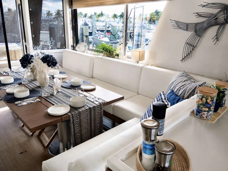 Luxury Yacht for rent Nassau at the best price