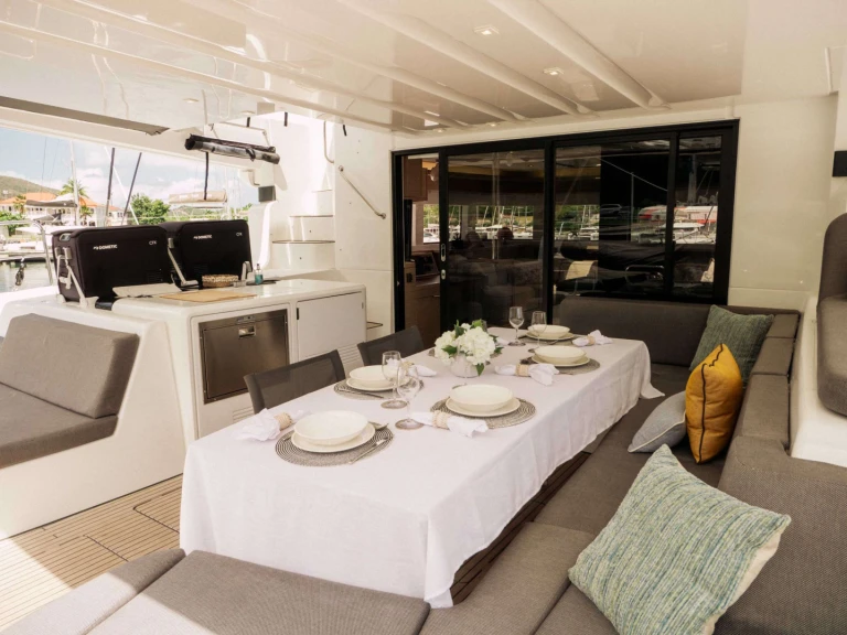 Bareboat Rental Luxury Yacht Lagoon with a boat licence