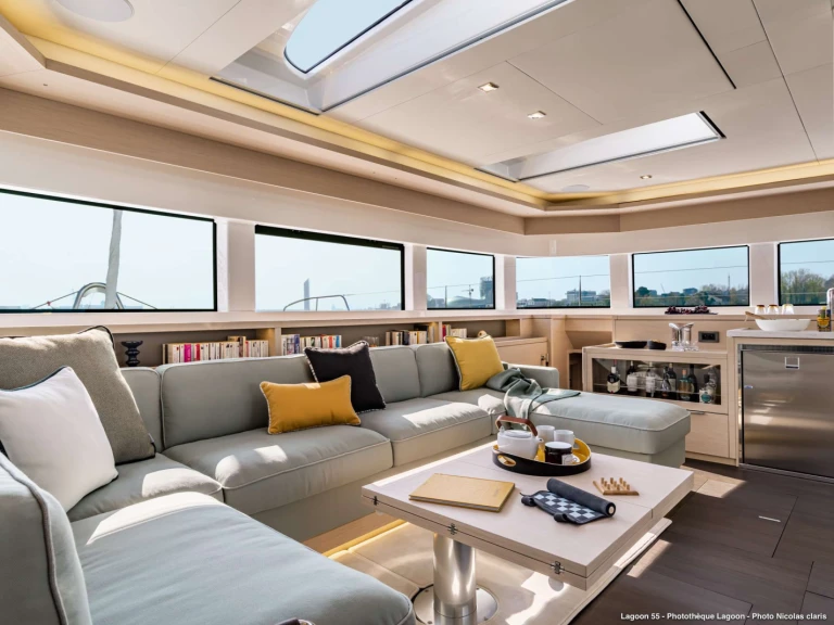 Bareboat Rental Luxury Yacht Lagoon with a boat licence
