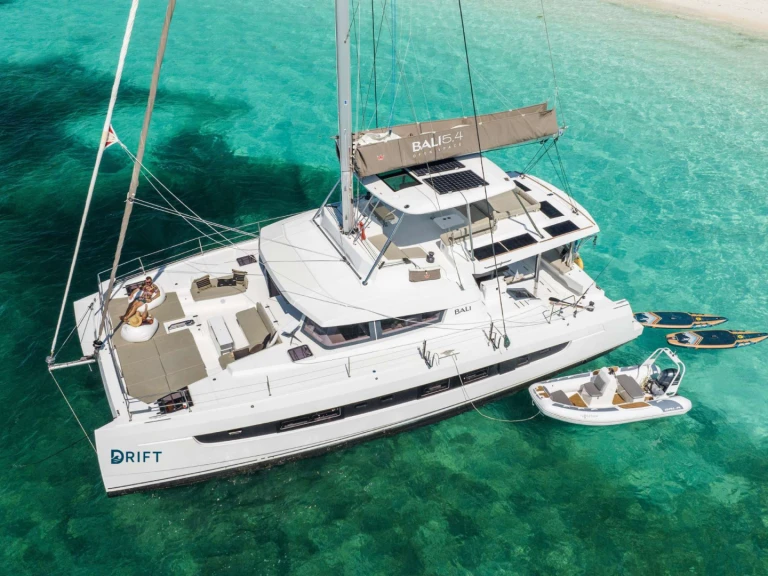 Luxury Yacht for rent Nassau at the best price