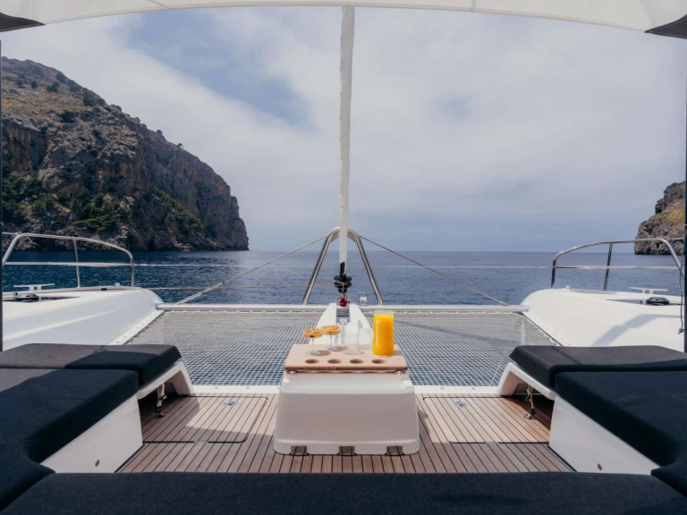 Luxury Yacht rental with or without captain Lagoon Athens