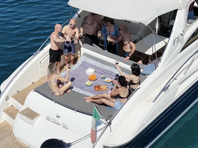 Bareboat Rental Motorboat Princess with a boat licence