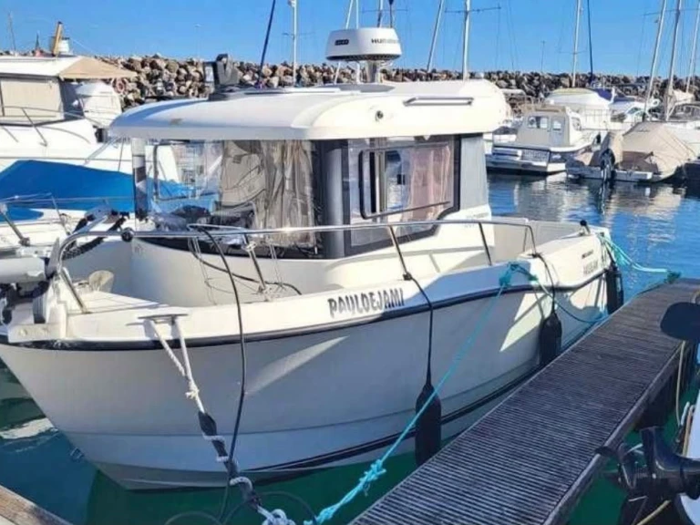 Rent a Quicksilver Activ 605 Pilothouse Sesimbra