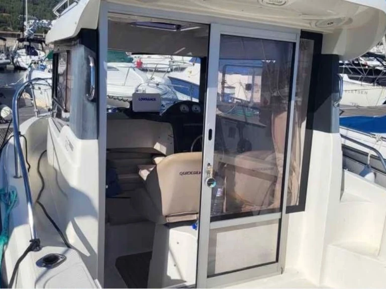 Motorboat rental in Sesimbra - Quicksilver Activ 605 Pilothouse