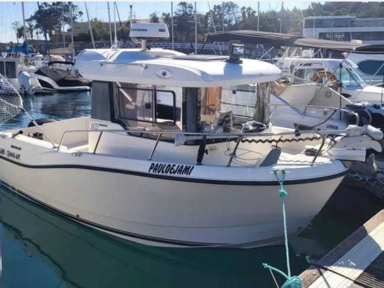 Bareboat Rental Motorboat Quicksilver with a boat licence