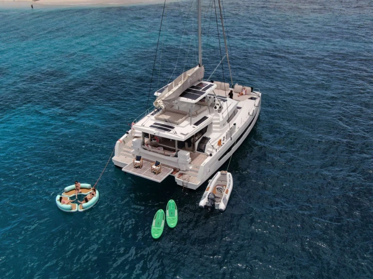 Luxury Yacht for rent Road Town at the best price