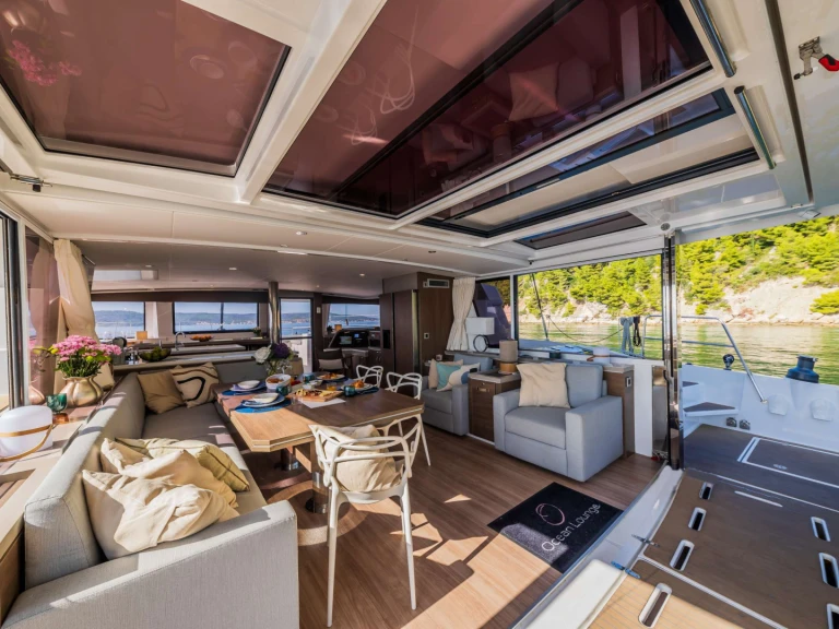 Bali OCEAN LOUNGE in Piraeus on SamBoat