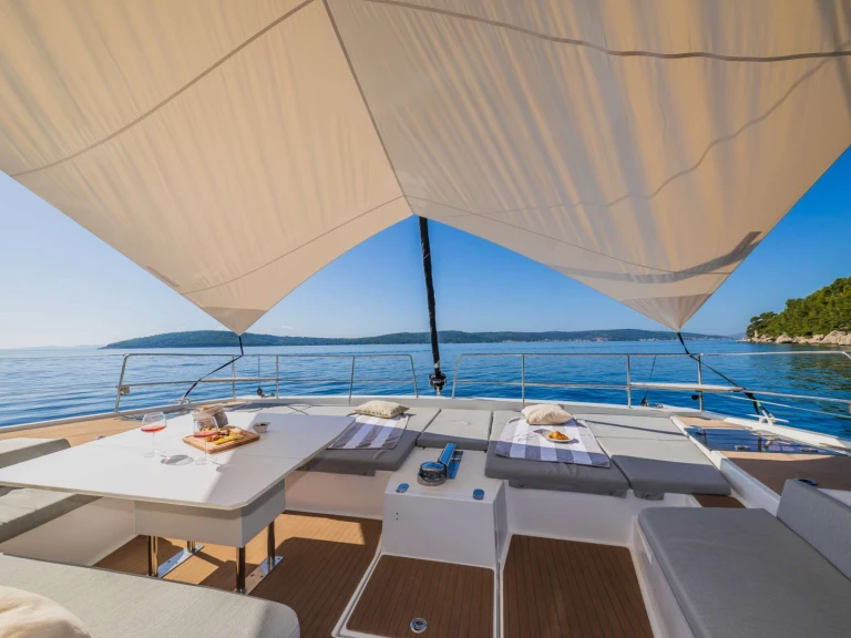 Yacht charter Piraeus cheap OCEAN LOUNGE