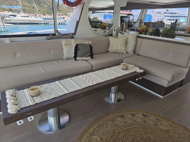 Bareboat Rental Luxury Yacht Bali with a boat licence