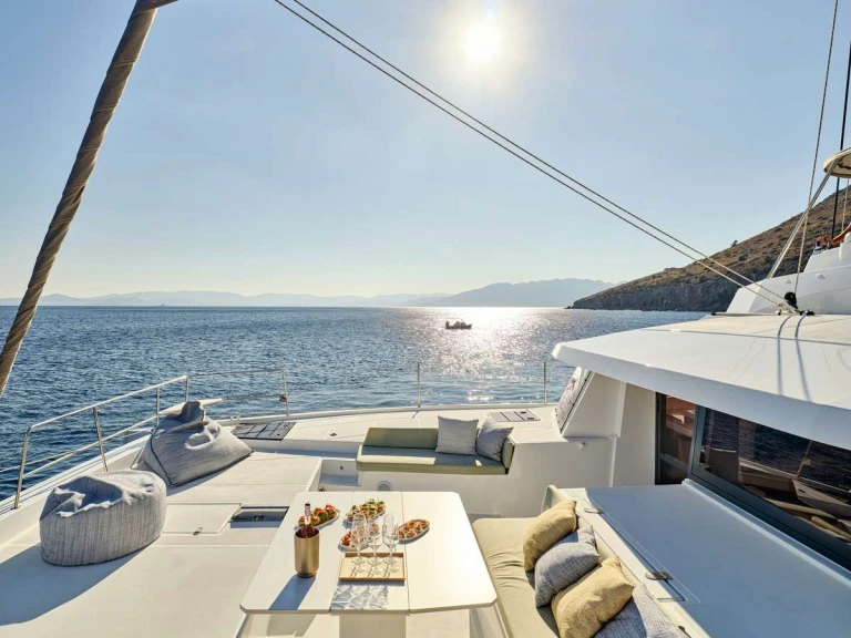 Bareboat Rental Luxury Yacht Bali with a boat licence