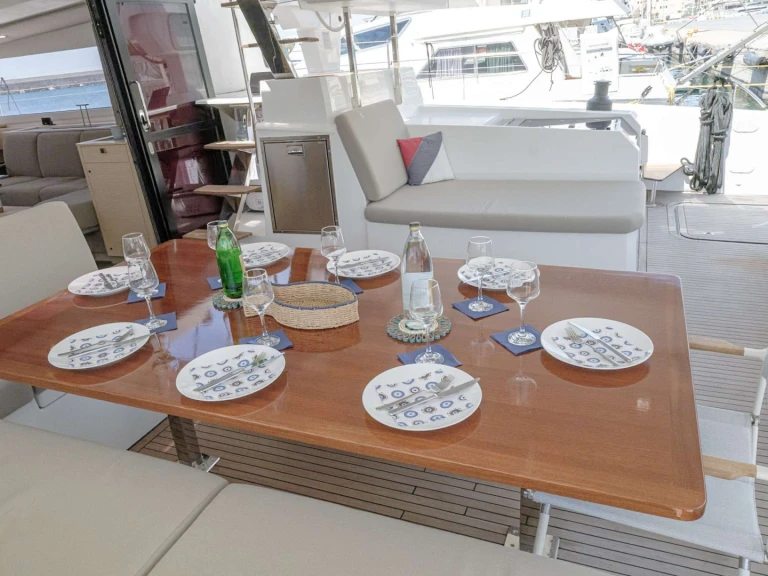 Luxury Yacht for rent Kalamata at the best price
