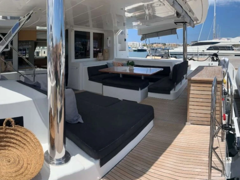 Luxury Yacht for rent Staniel Cay at the best price