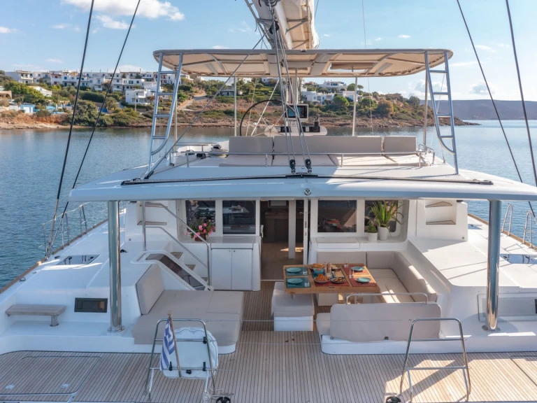 Bareboat Rental Luxury Yacht Lagoon with a boat licence