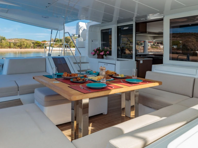 Luxury Yacht for rent Skiathos at the best price