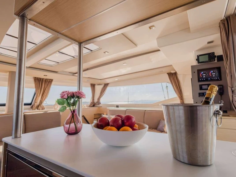 Fountaine Pajot KEBISIKS in Athens on SamBoat