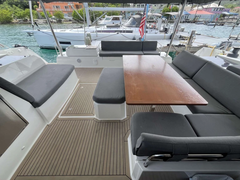 Luxury Yacht rental in Freeport - Fountaine Pajot BOUNTIFUL